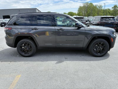 2026 Jeep Grand Cherokee Laredo Altitude