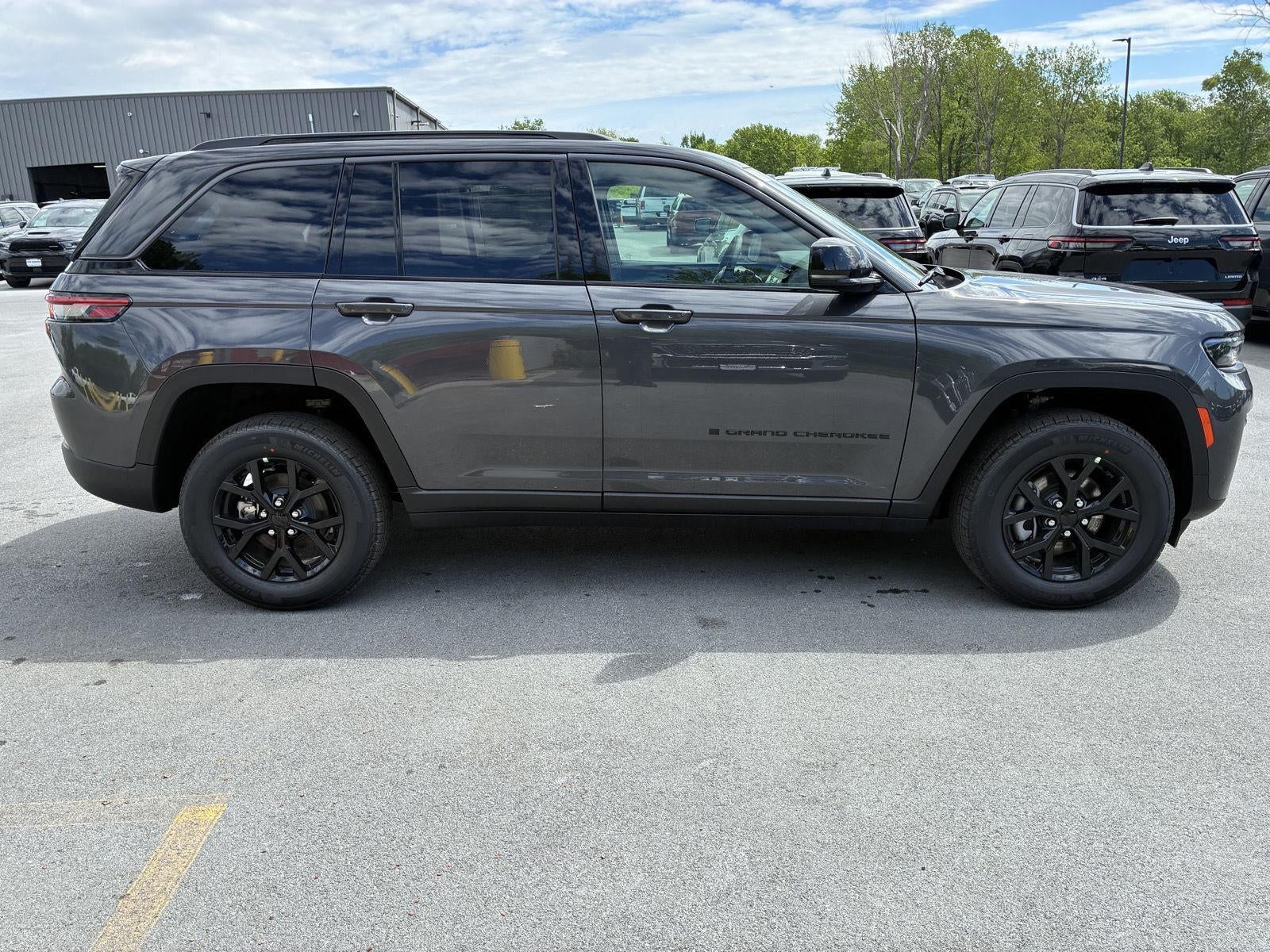 2026 Jeep Grand Cherokee Laredo Altitude