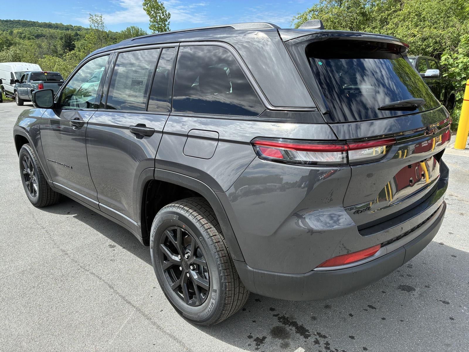 2026 Jeep Grand Cherokee Laredo Altitude