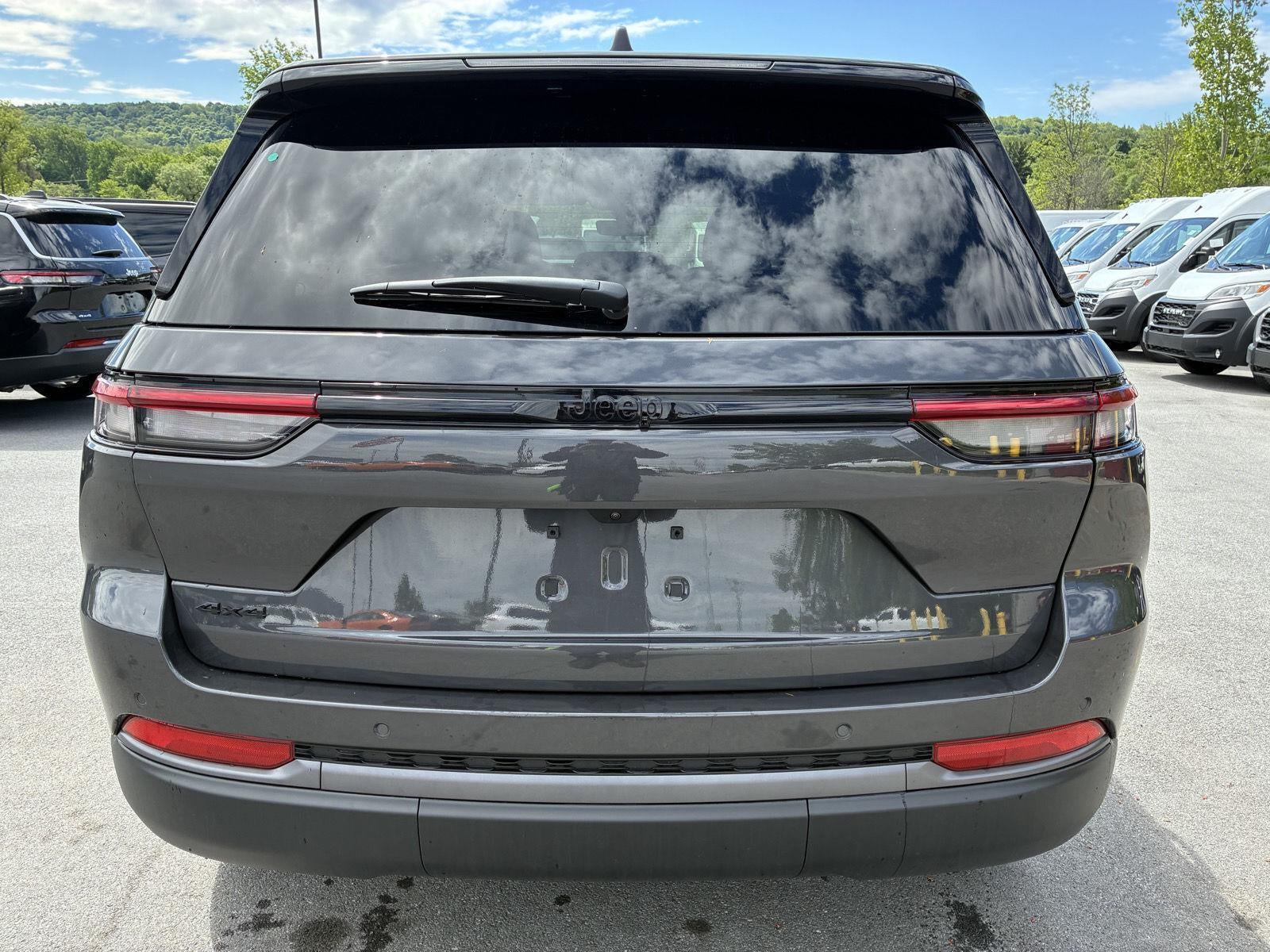 2026 Jeep Grand Cherokee Laredo Altitude