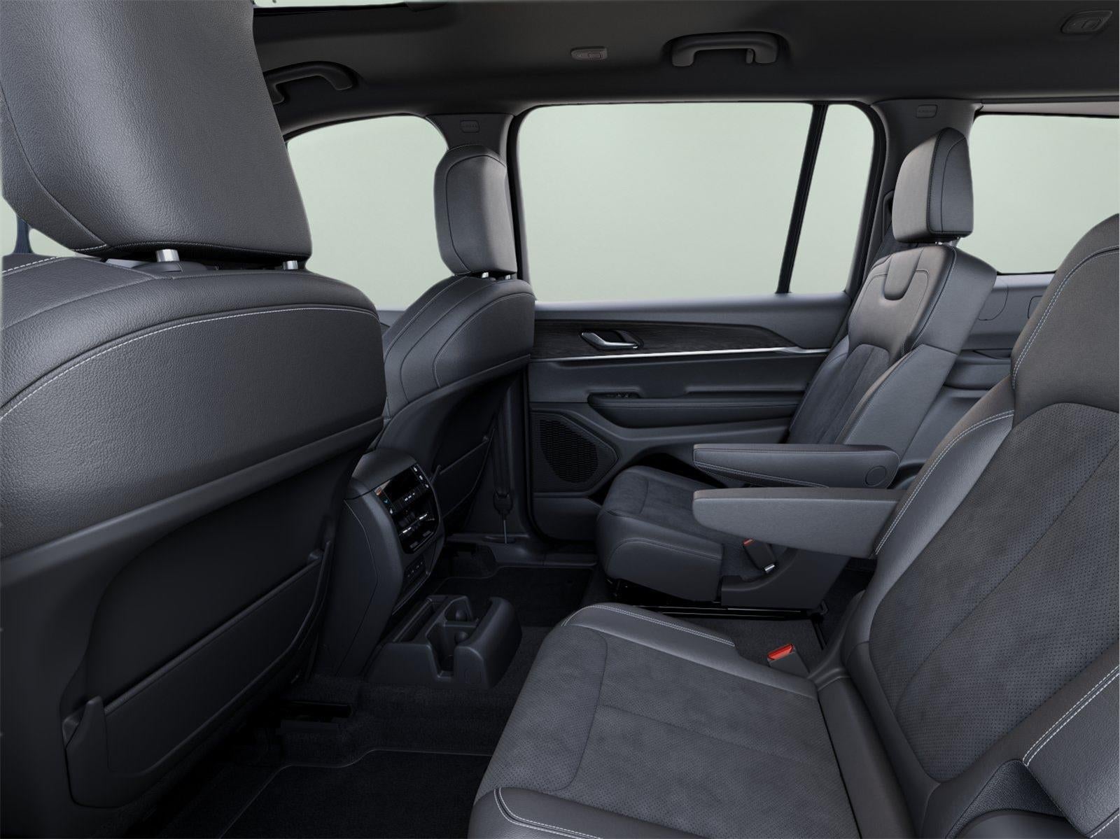 2026 Jeep Grand Cherokee L Laredo Altitude