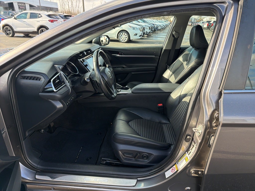 2018 Toyota Camry SE CARBRAVO!