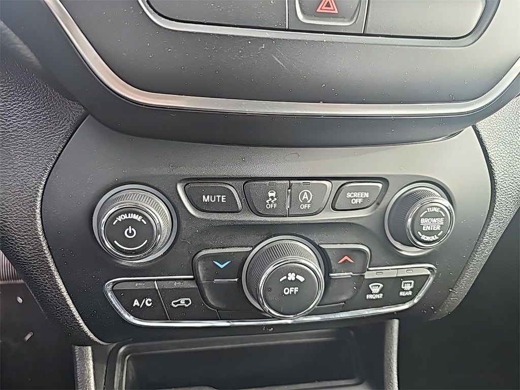 2019 Jeep Cherokee Latitude Plus Fresh Trade! Low Miles, Android Auto& Apple Carpla