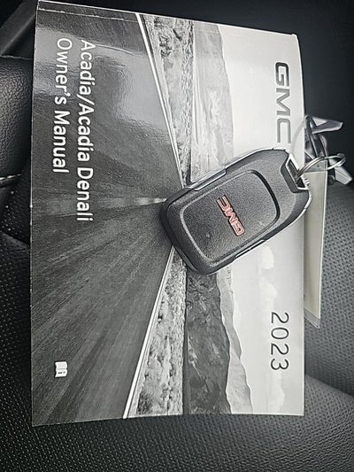 2023 GMC Acadia SLT Fresh Trade! Bose, Remote Start, Heated Seats, Pow