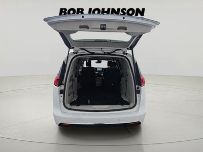 2024 Chrysler Pacifica Touring L Fresh Trade! Remote Start, Power Rear Doors, Power