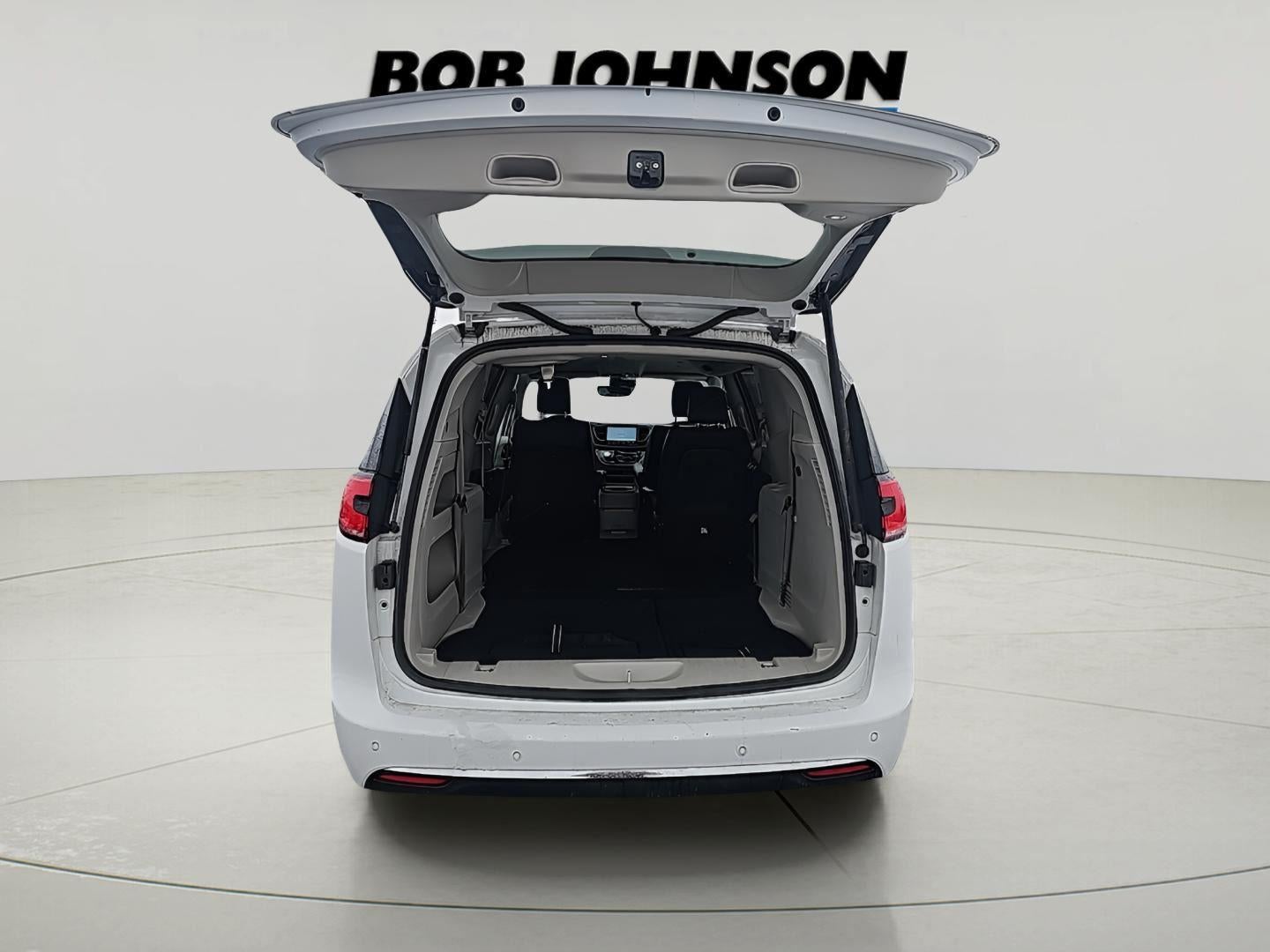 2024 Chrysler Pacifica Touring L Fresh Trade! Remote Start, Power Rear Doors, Power