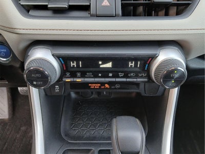 2020 Toyota RAV4 Hybrid XLE