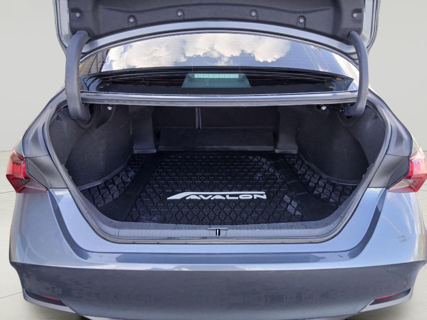 2019 Toyota Avalon Hybrid XSE