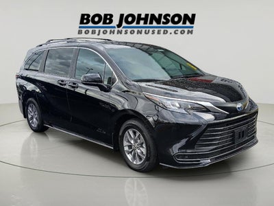 2025 Toyota SIENNA LE AWD LE 8-Passenger