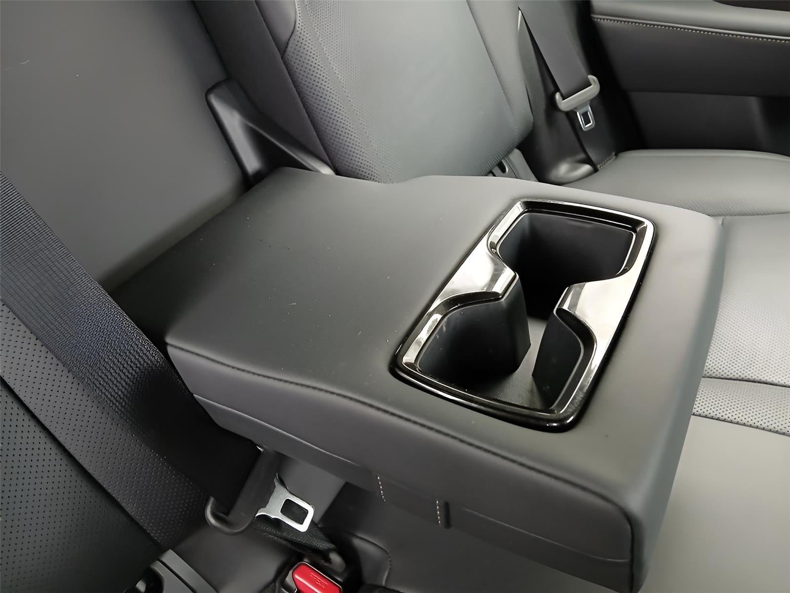 2025 Toyota CROWN SIGNIA XLE