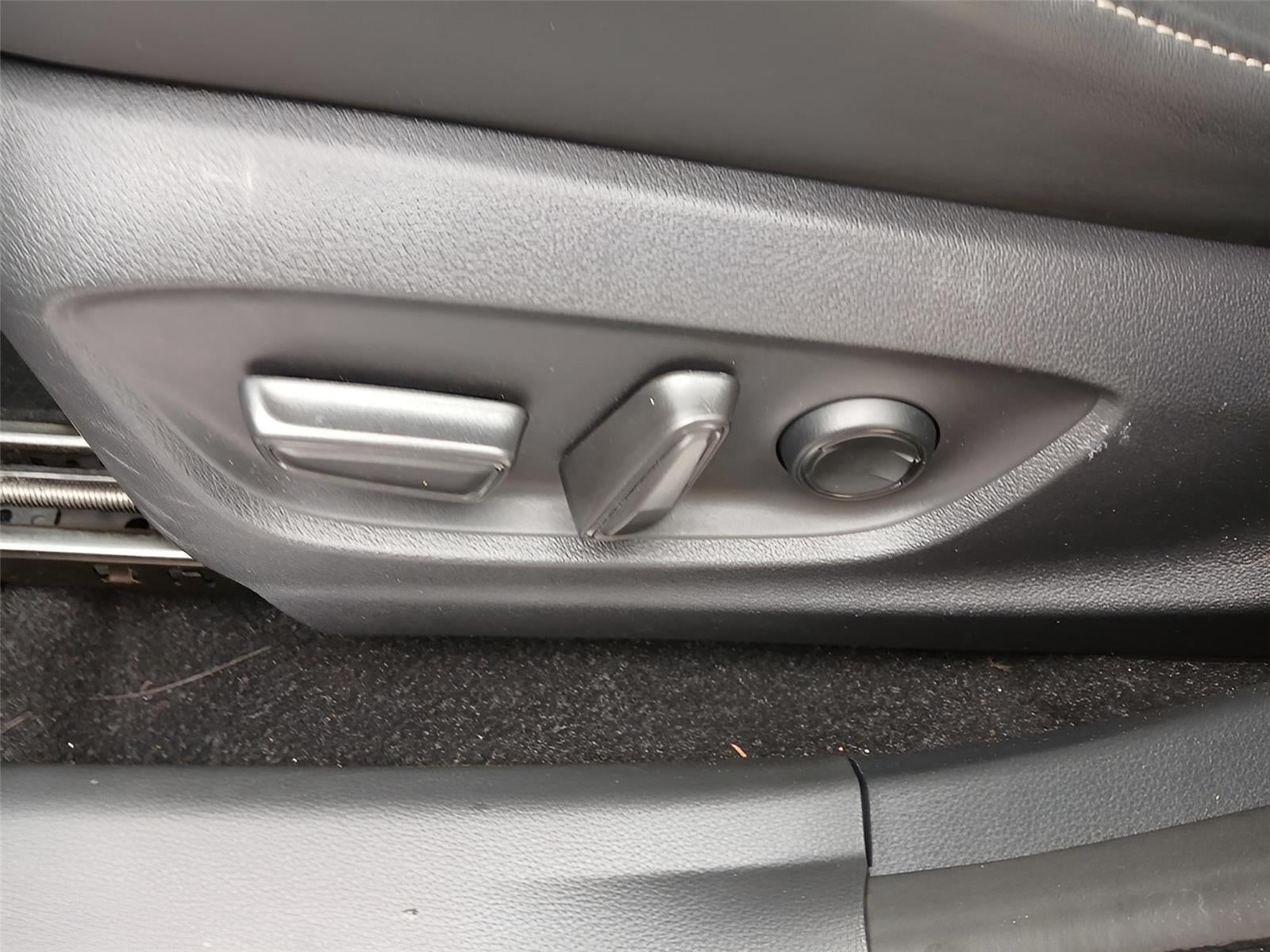 2025 Toyota CROWN SIGNIA XLE