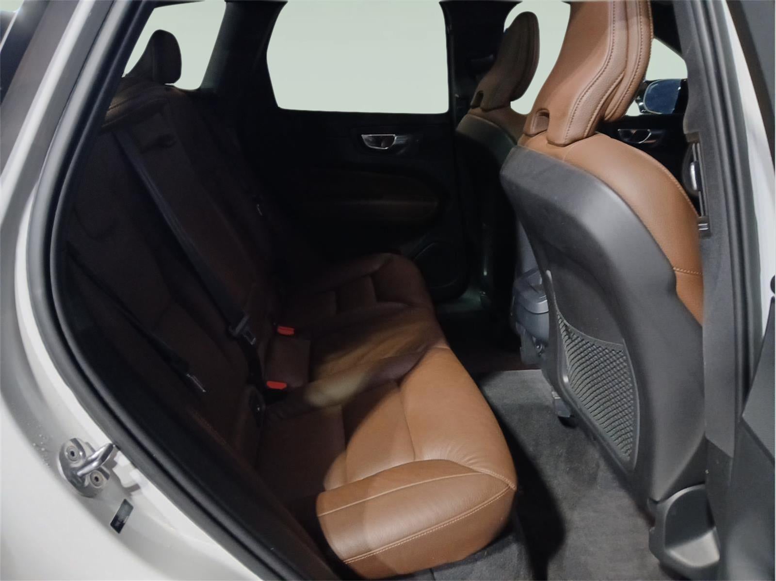 2023 Volvo XC60 Plus Dark Theme