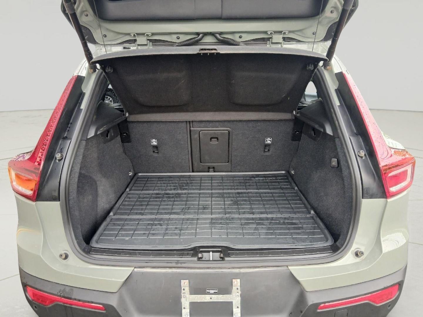 2025 Volvo XC40 Ultra Dark Theme