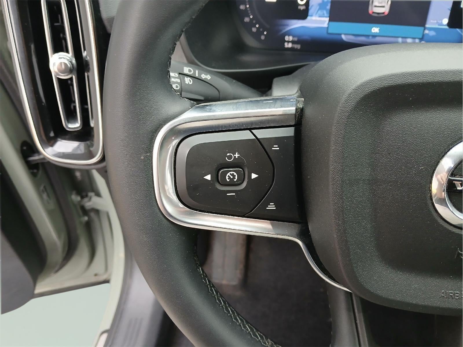 2025 Volvo XC40 Ultra Dark Theme