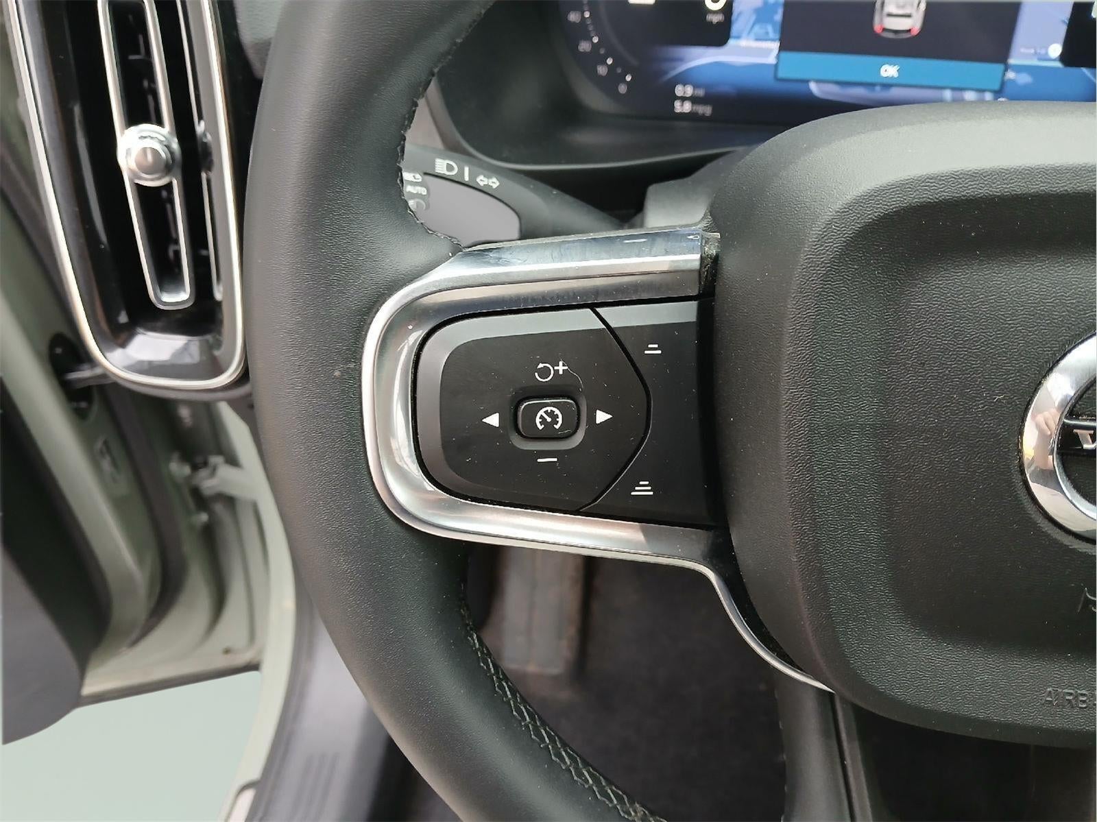 2025 Volvo XC40 Ultra Dark Theme