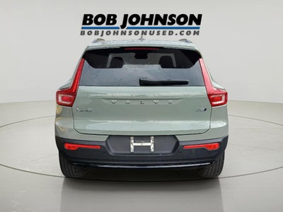 2025 Volvo XC40 Ultra Dark Theme