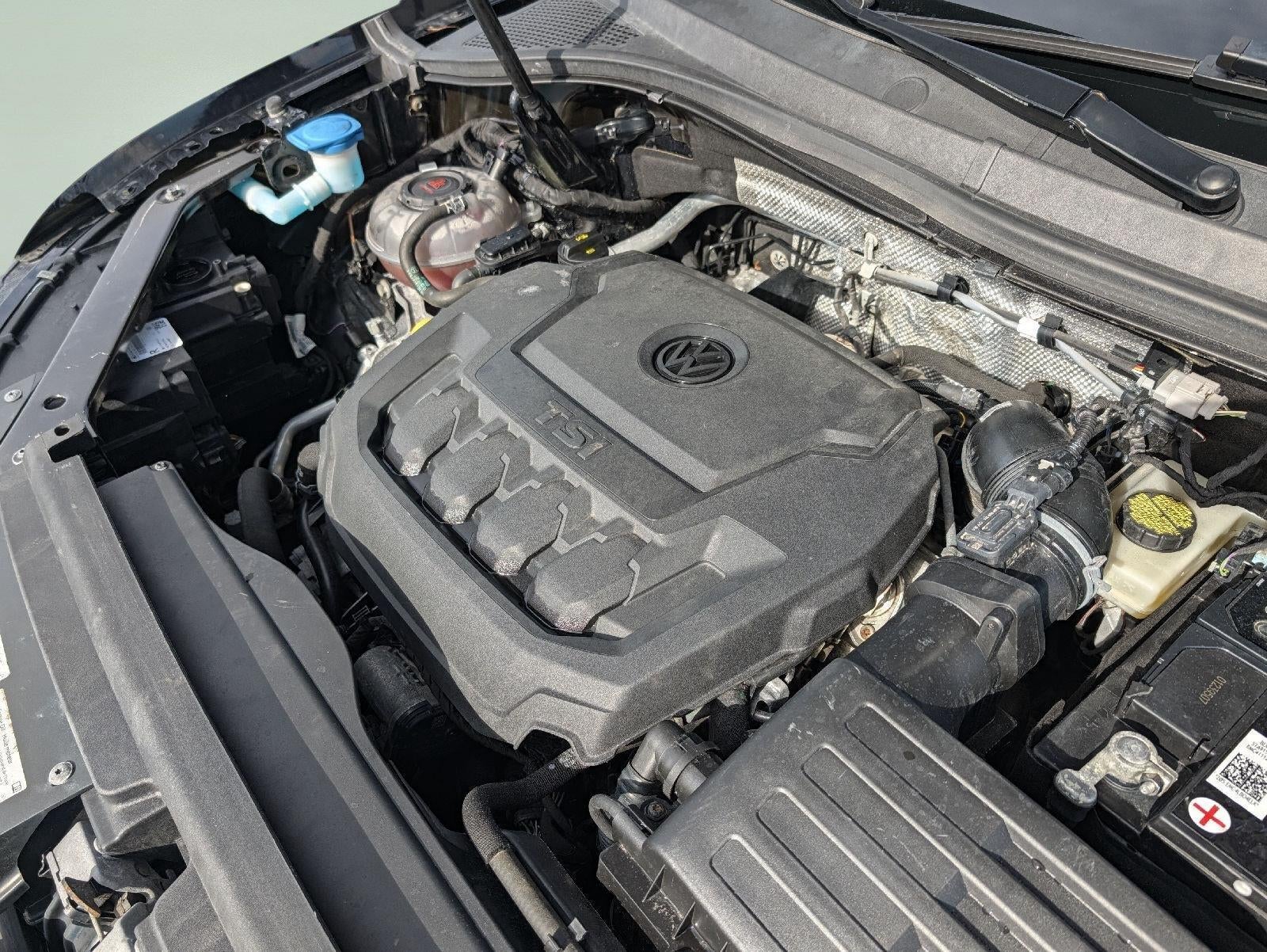 2022 Volkswagen Tiguan SE R-Line Black