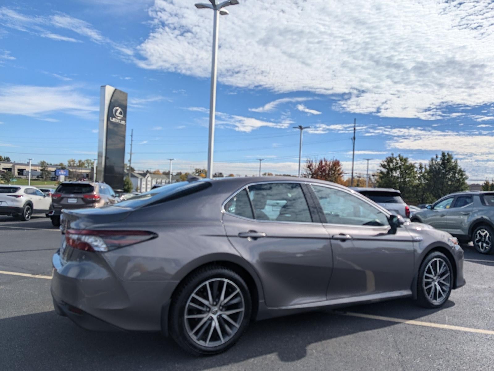 2021 Toyota Camry Hybrid XLE