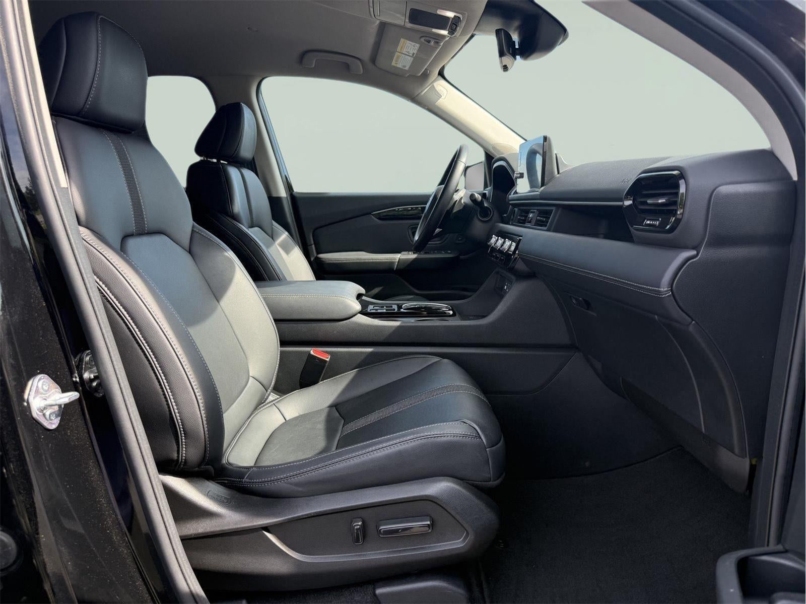2023 Honda Pilot EX-L w/Rear Captain's Chairs