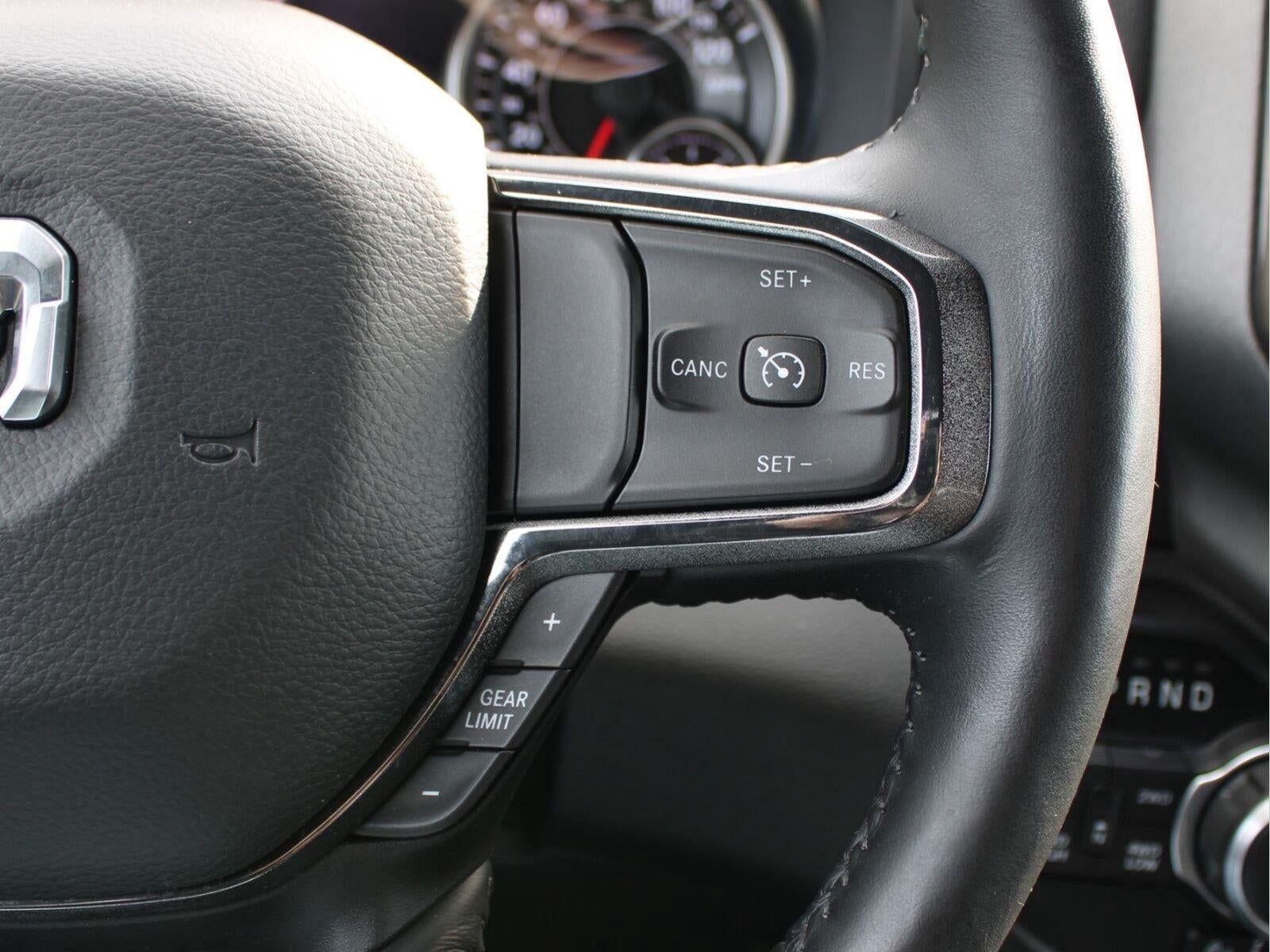 2020 RAM 1500 Big Horn Crew Cab 4x4 5'7" Box