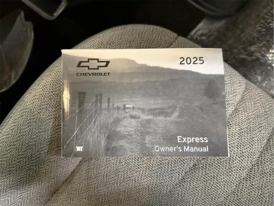 2025 Chevrolet Express Passenger 3500 1LT