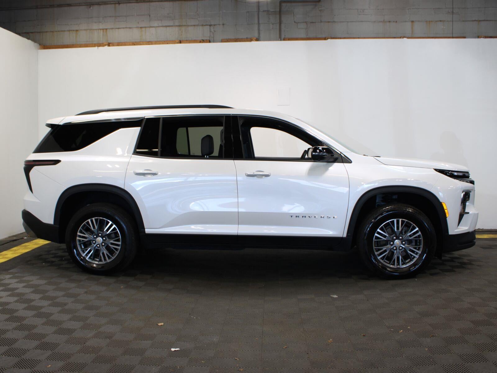 2024 Chevrolet Traverse LT