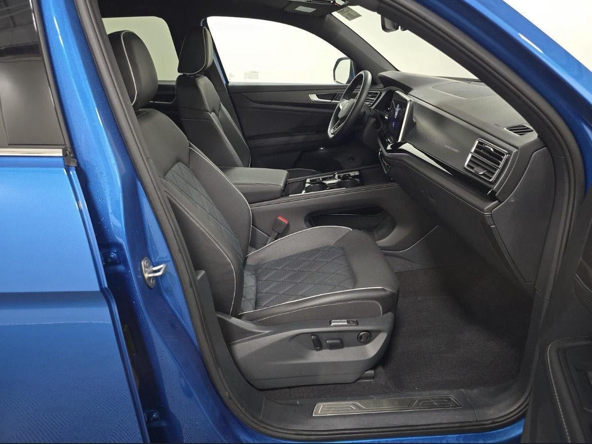 2025 Volkswagen Atlas Cross Sport 2.0T SEL Premium R-Line