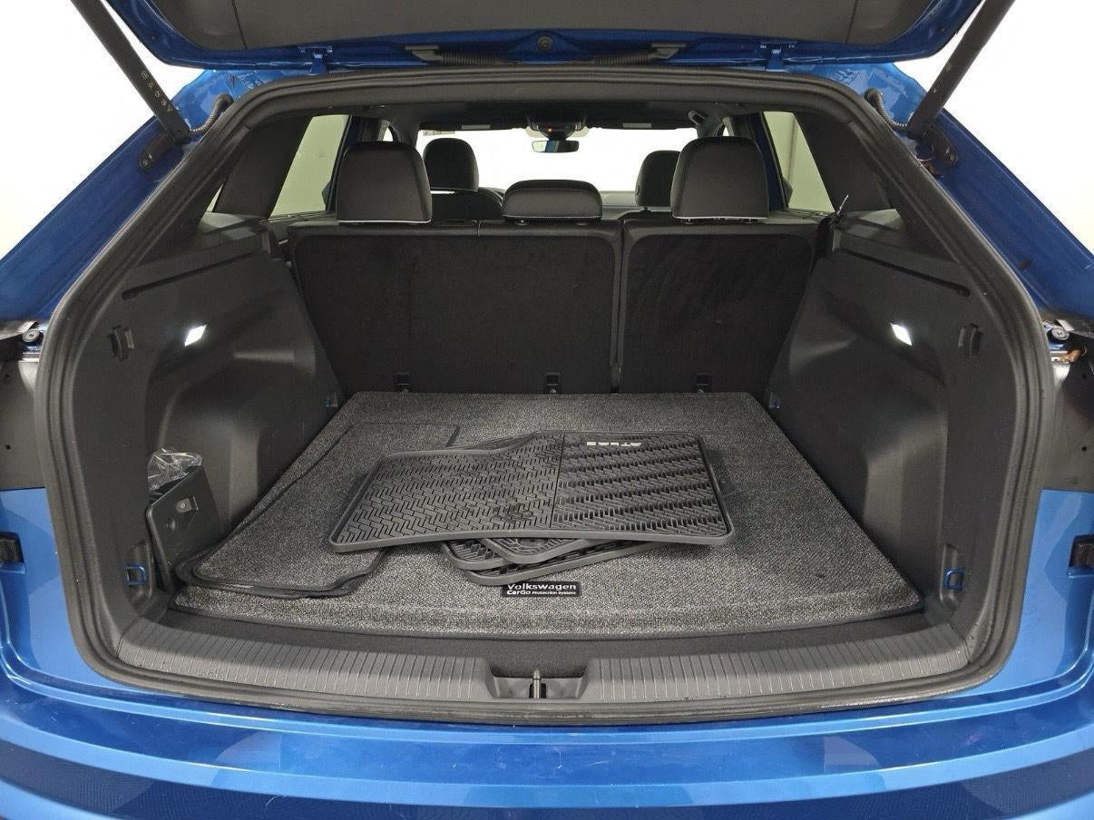 2025 Volkswagen Atlas Cross Sport 2.0T SEL Premium R-Line