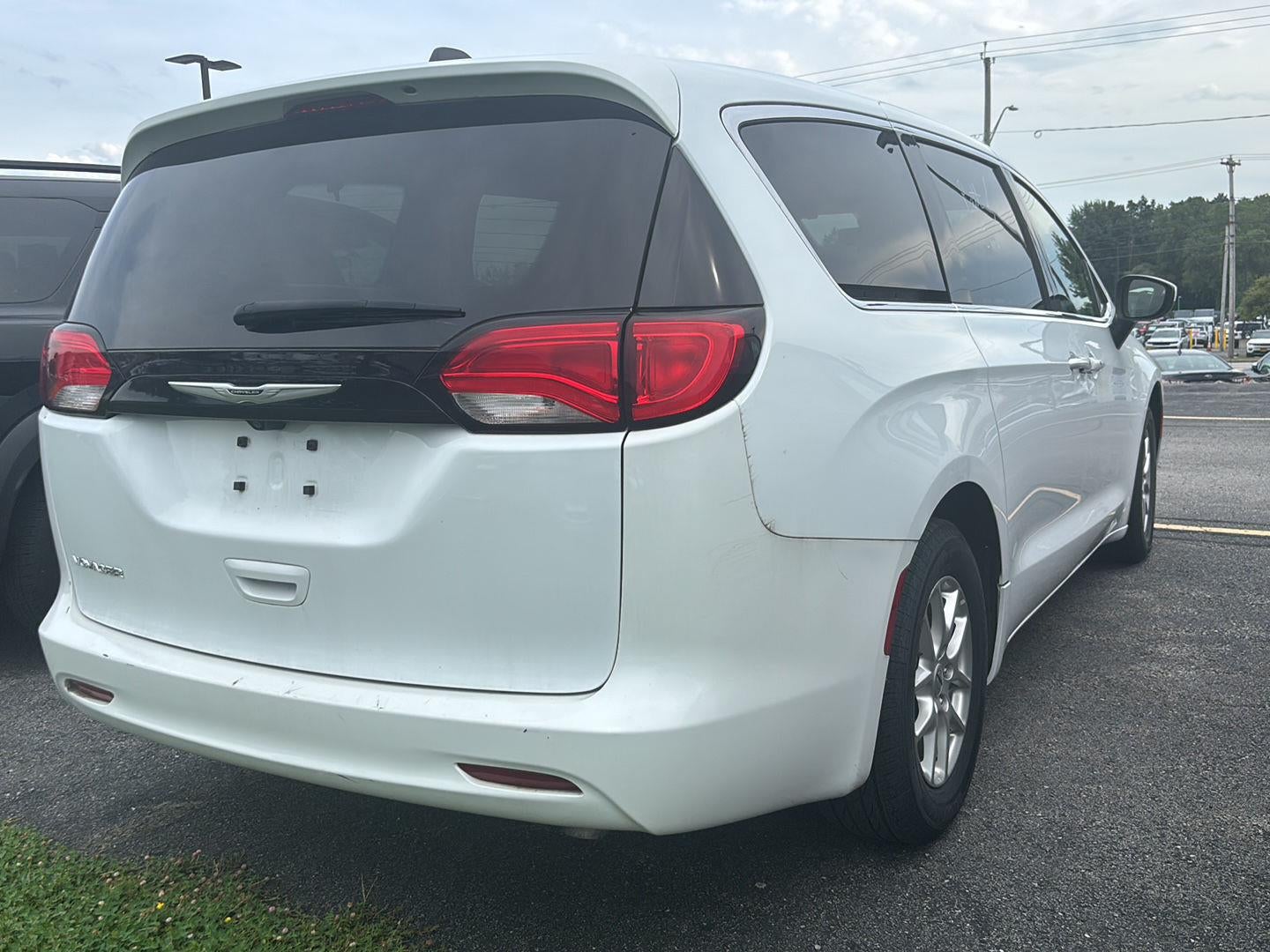 2023 Chrysler Voyager LX