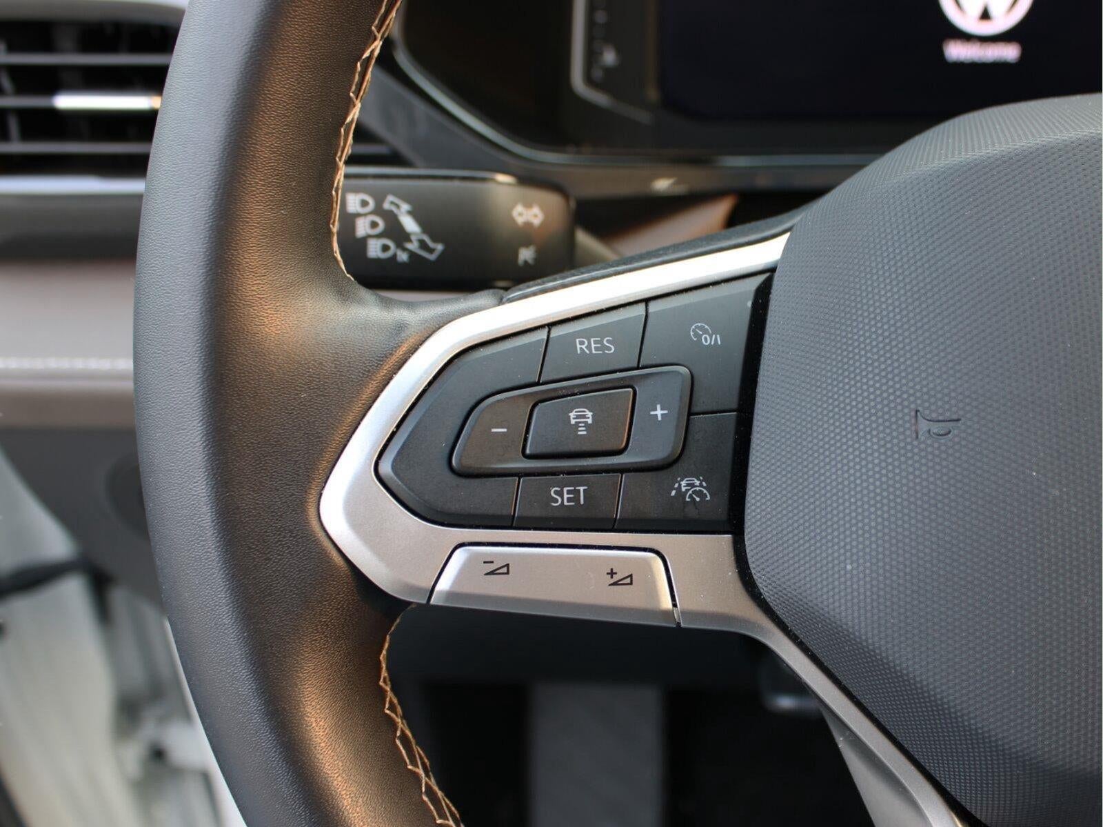 2024 Volkswagen Taos SEL