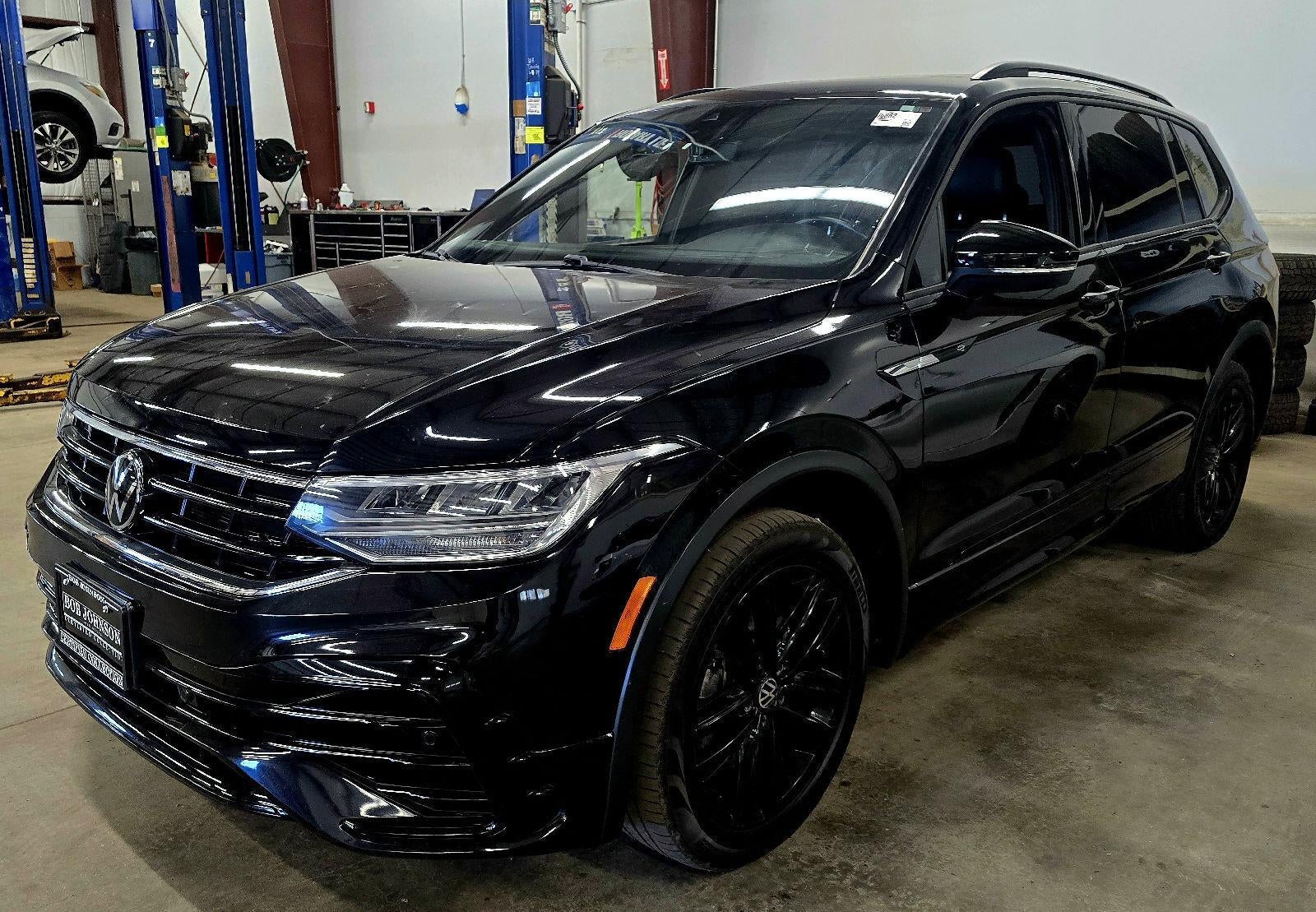 2022 Volkswagen Tiguan SE R-Line Black