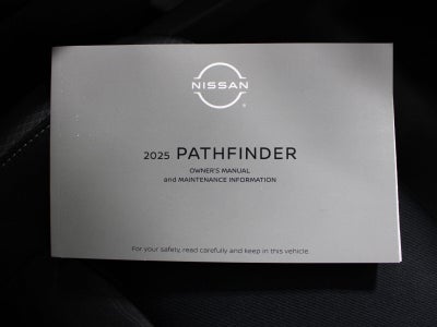 2025 Nissan Pathfinder SV