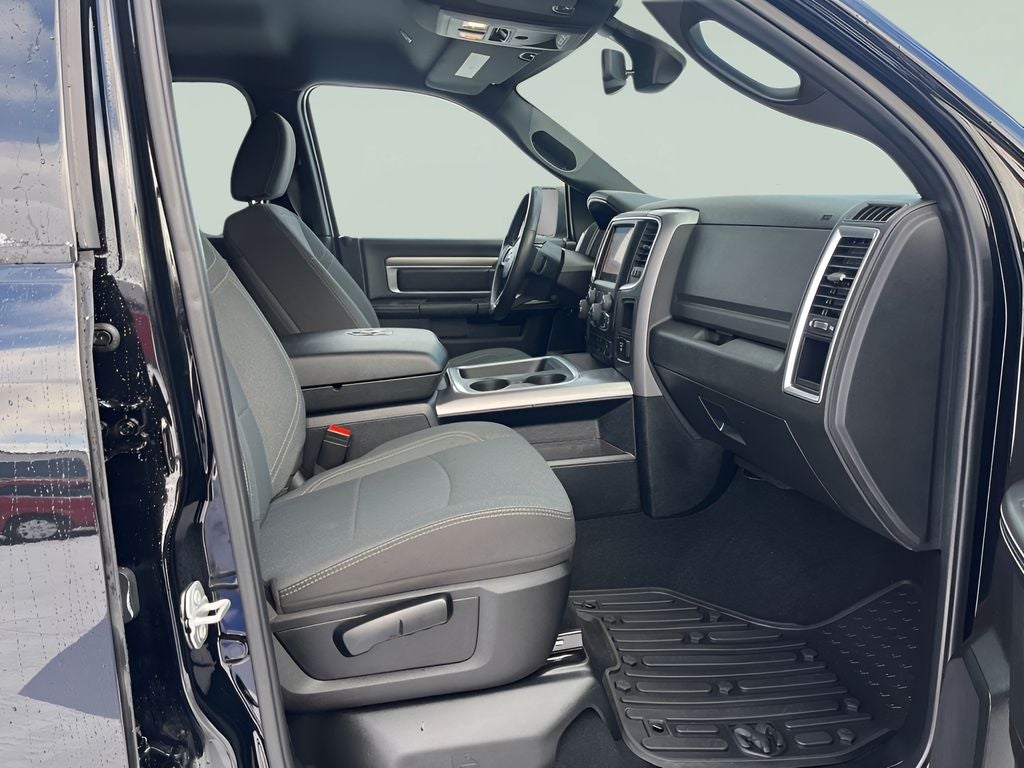 2024 RAM 1500 Classic Warlock HEMI 5.7L