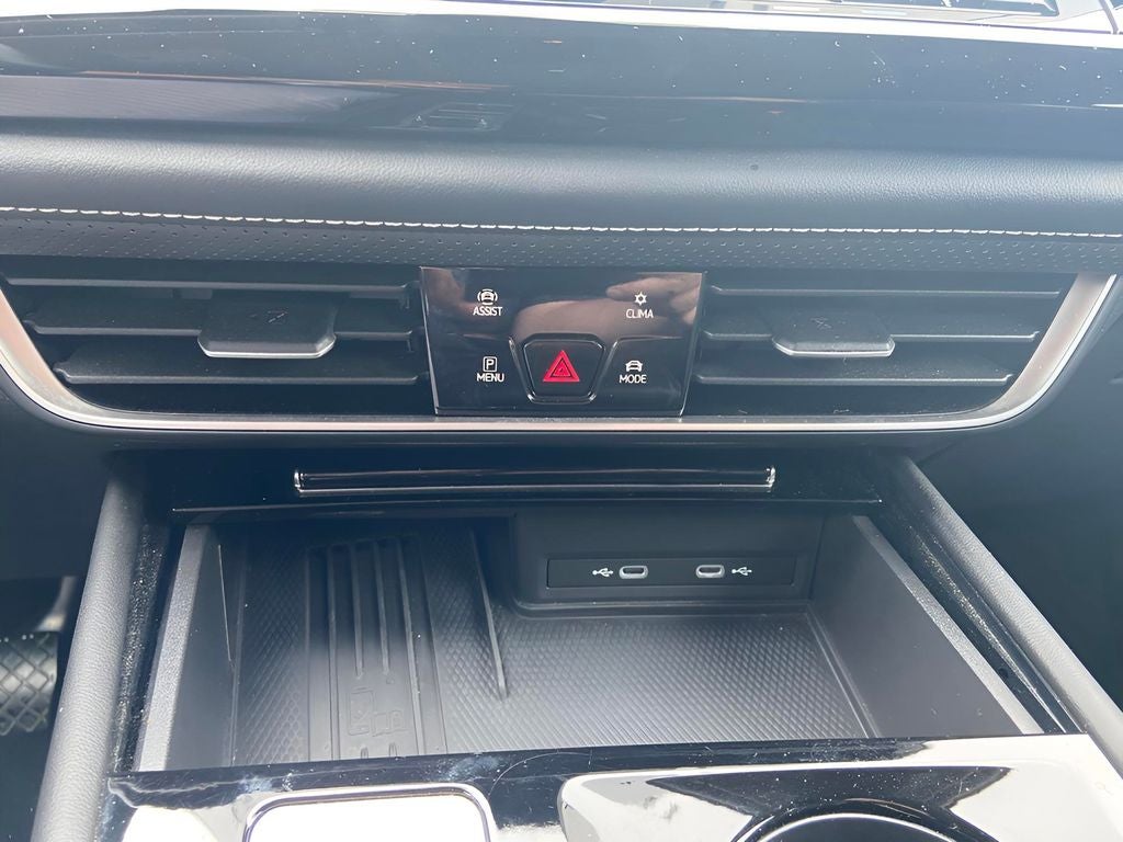 2025 Volkswagen Atlas 2.0T SE w/Technology 1 Owner Clean Auto Check!