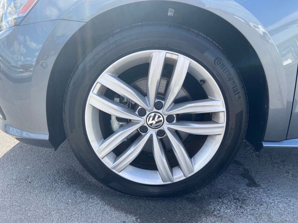 2018 Volkswagen Passat 2.0T SEL Premium Company Car Only 3000 Miles