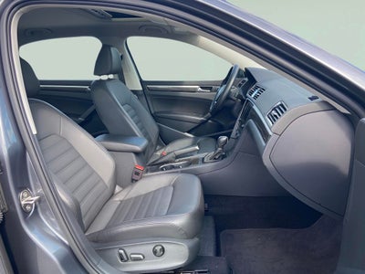 2018 Volkswagen Passat 2.0T SEL Premium Company Car Only 3000 Miles