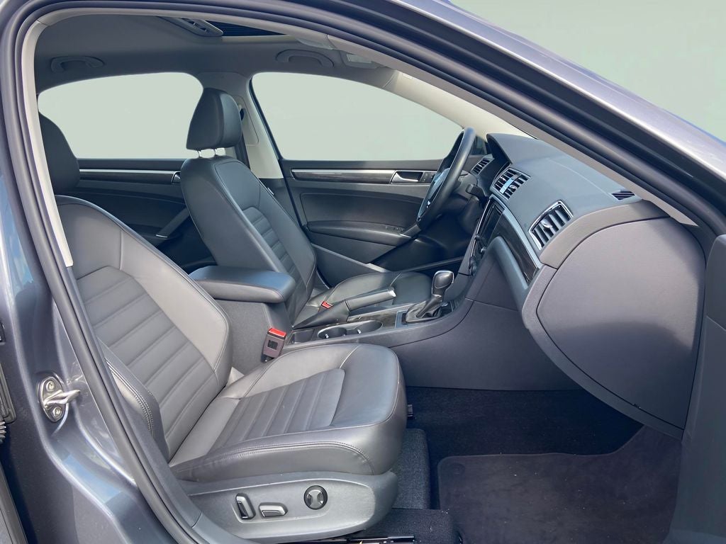 2018 Volkswagen Passat 2.0T SEL Premium Company Car Only 3000 Miles