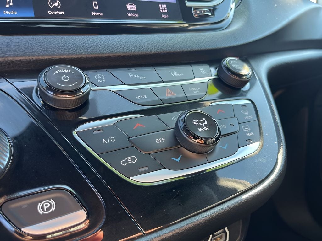 2025 Chrysler Pacifica Select