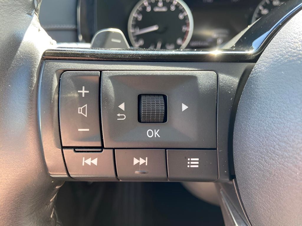 2023 Nissan Pathfinder SL 1 Owner Clean auto check V6 4WD