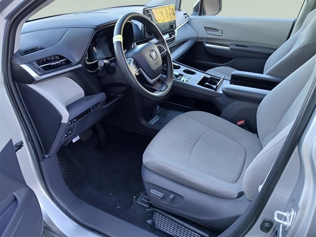 2021 Toyota Sienna LE 8 Passenger