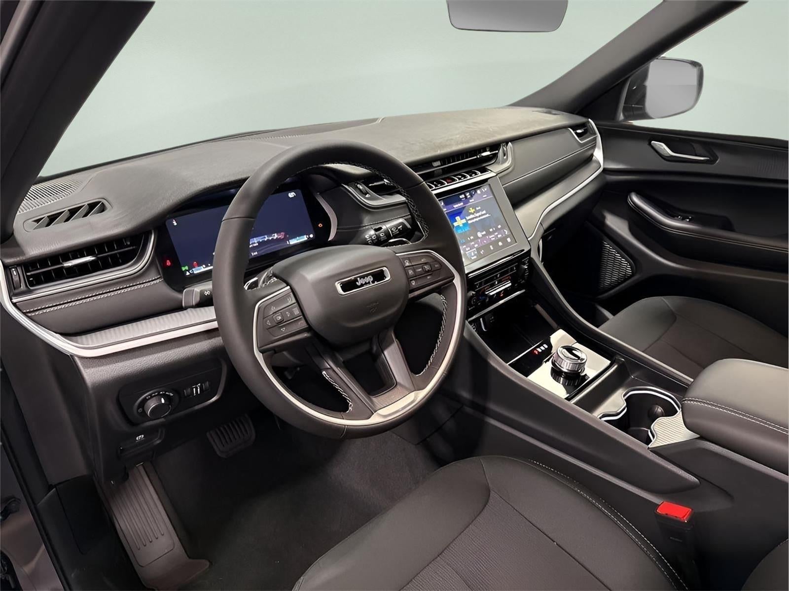 2025 Jeep Grand Cherokee GRAND CHEROKEE LAREDO X 4X4