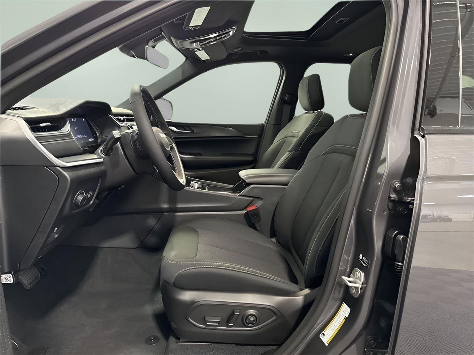 2025 Jeep Grand Cherokee GRAND CHEROKEE LAREDO X 4X4