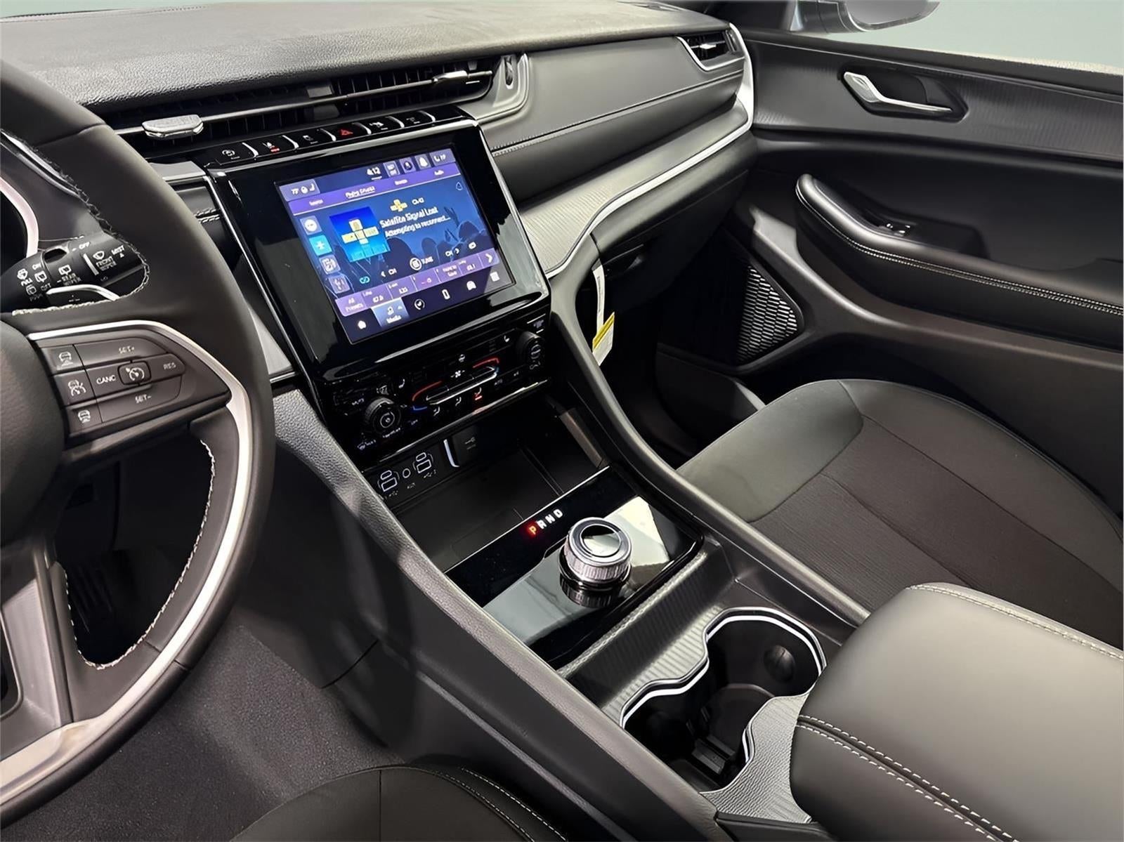 2025 Jeep Grand Cherokee GRAND CHEROKEE LAREDO X 4X4