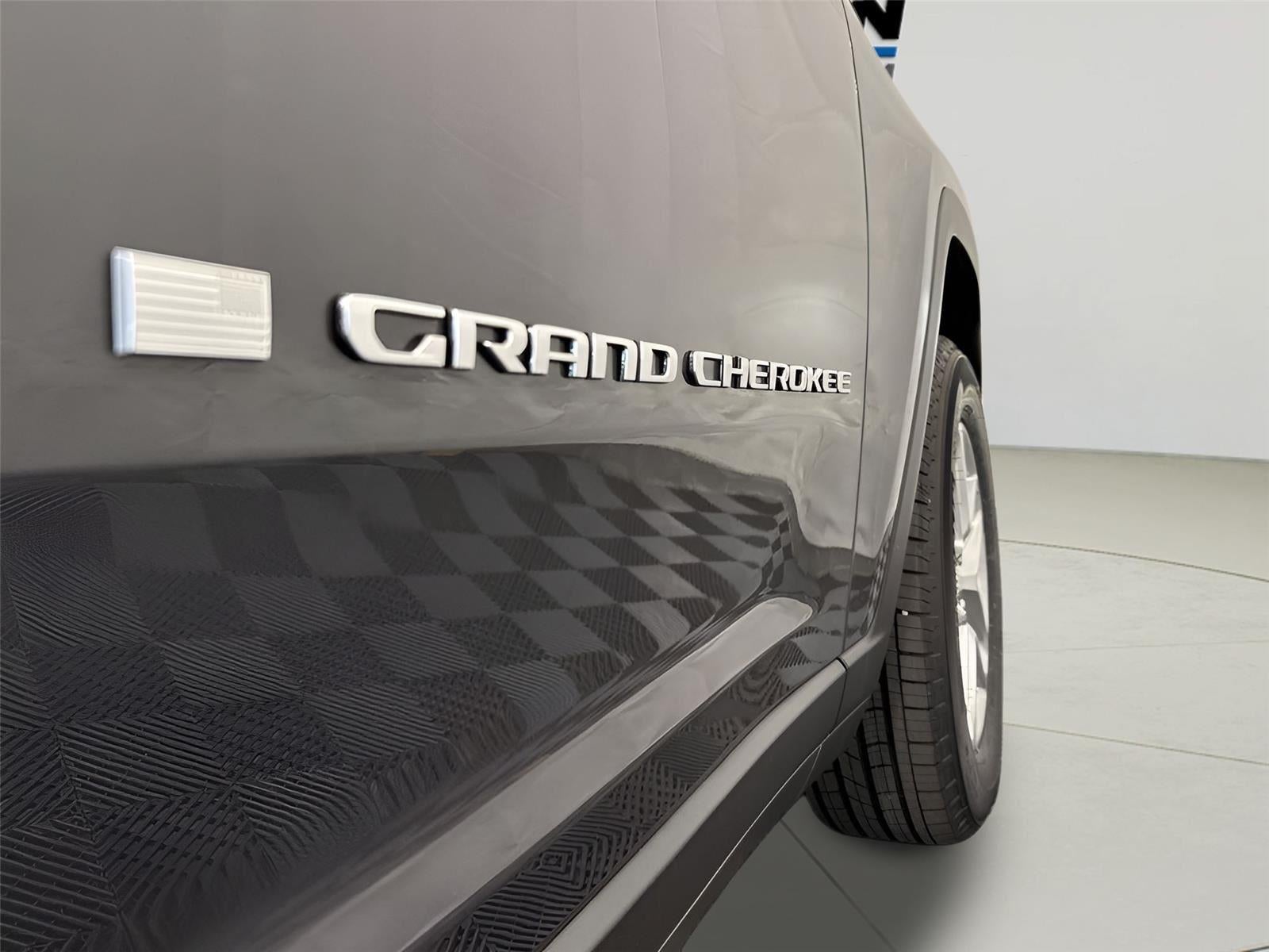 2025 Jeep Grand Cherokee GRAND CHEROKEE LAREDO X 4X4