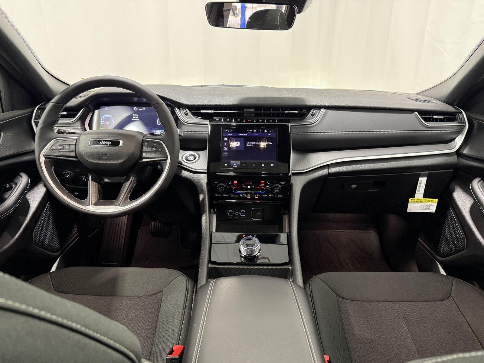 2025 Jeep Grand Cherokee GRAND CHEROKEE LAREDO X 4X4