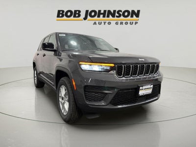 2025 Jeep Grand Cherokee GRAND CHEROKEE LAREDO X 4X4