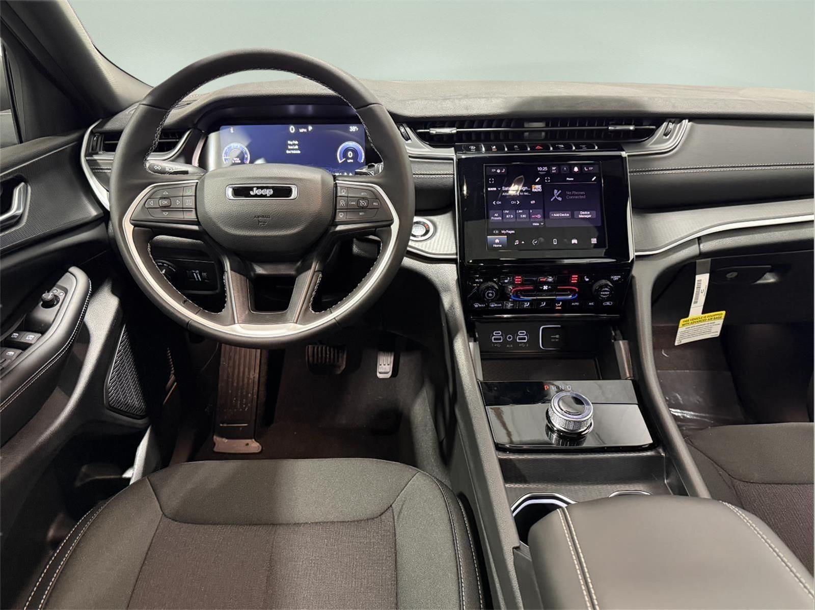 2025 Jeep Grand Cherokee GRAND CHEROKEE LAREDO X 4X4