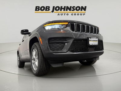 2025 Jeep Grand Cherokee GRAND CHEROKEE LAREDO X 4X4