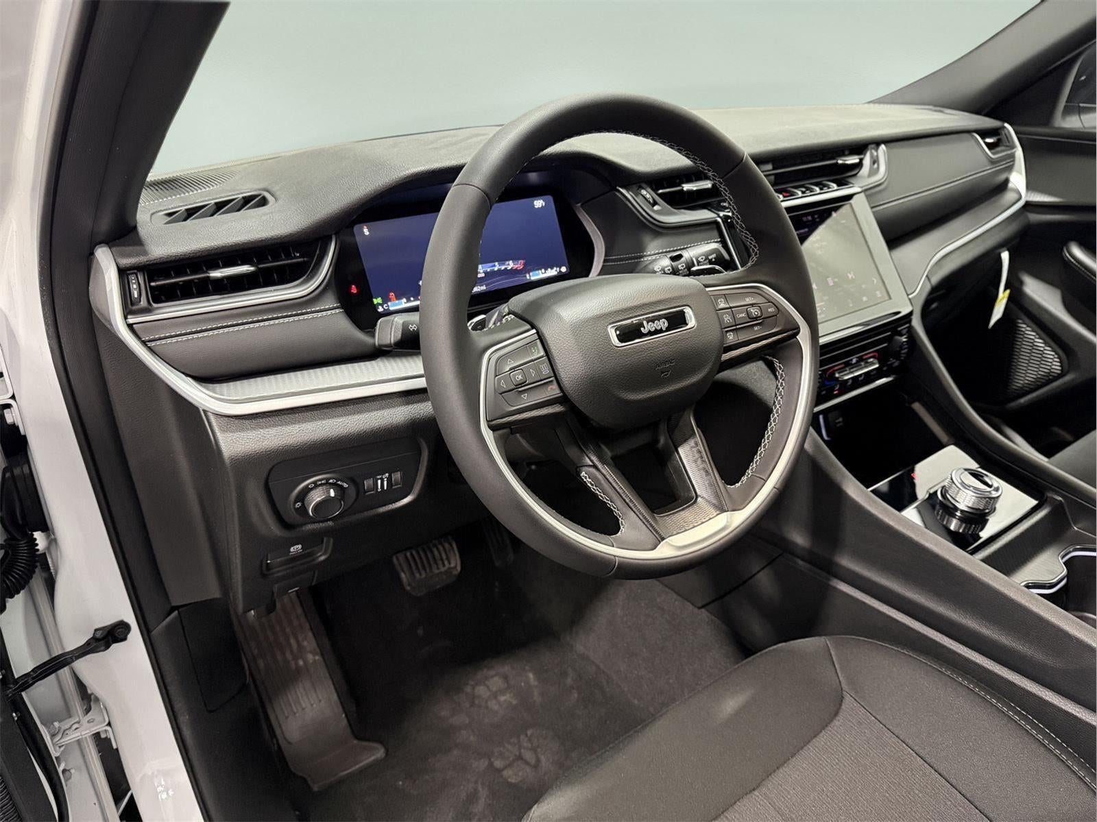 2025 Jeep Grand Cherokee GRAND CHEROKEE LAREDO X 4X4