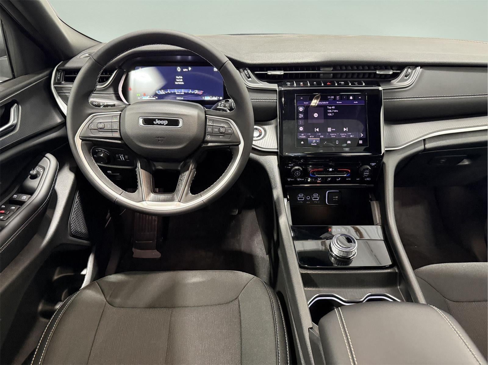 2025 Jeep Grand Cherokee GRAND CHEROKEE LAREDO X 4X4